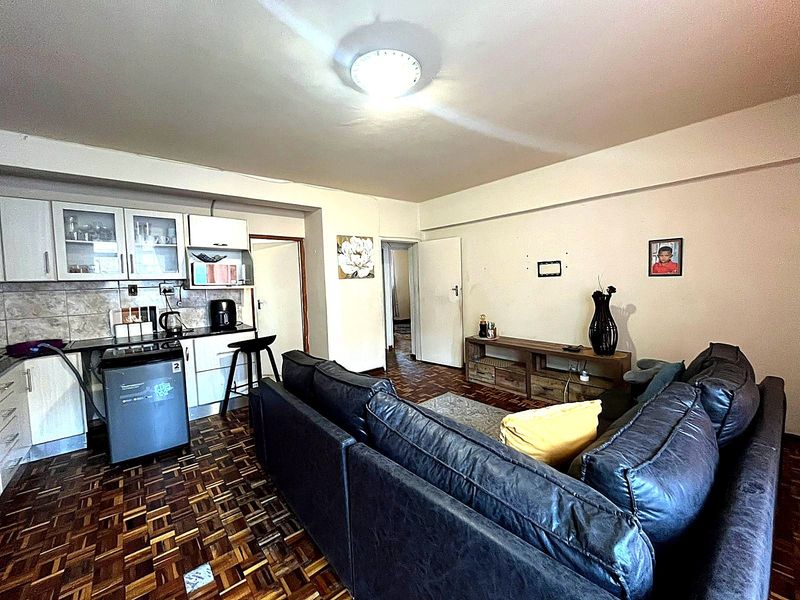 Spacious 3 Bedroom Apartment in Secure Honeybird - North End - Photo 5