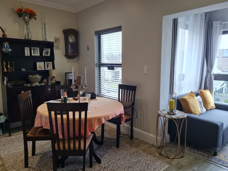 Apartment For Sale in Zevenwacht Retirement Village, Kuils River - Photo 2