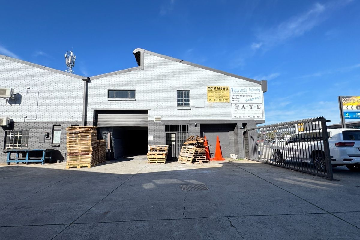 424m2 Industrial Property with Retail space To Let on Montague Gardens, Cape Town - Photo 4