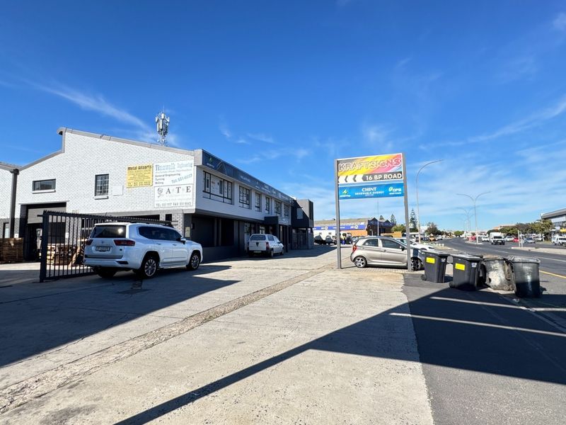 424m2 Industrial Property with Retail space To Let on Montague Gardens, Cape Town - Photo 3