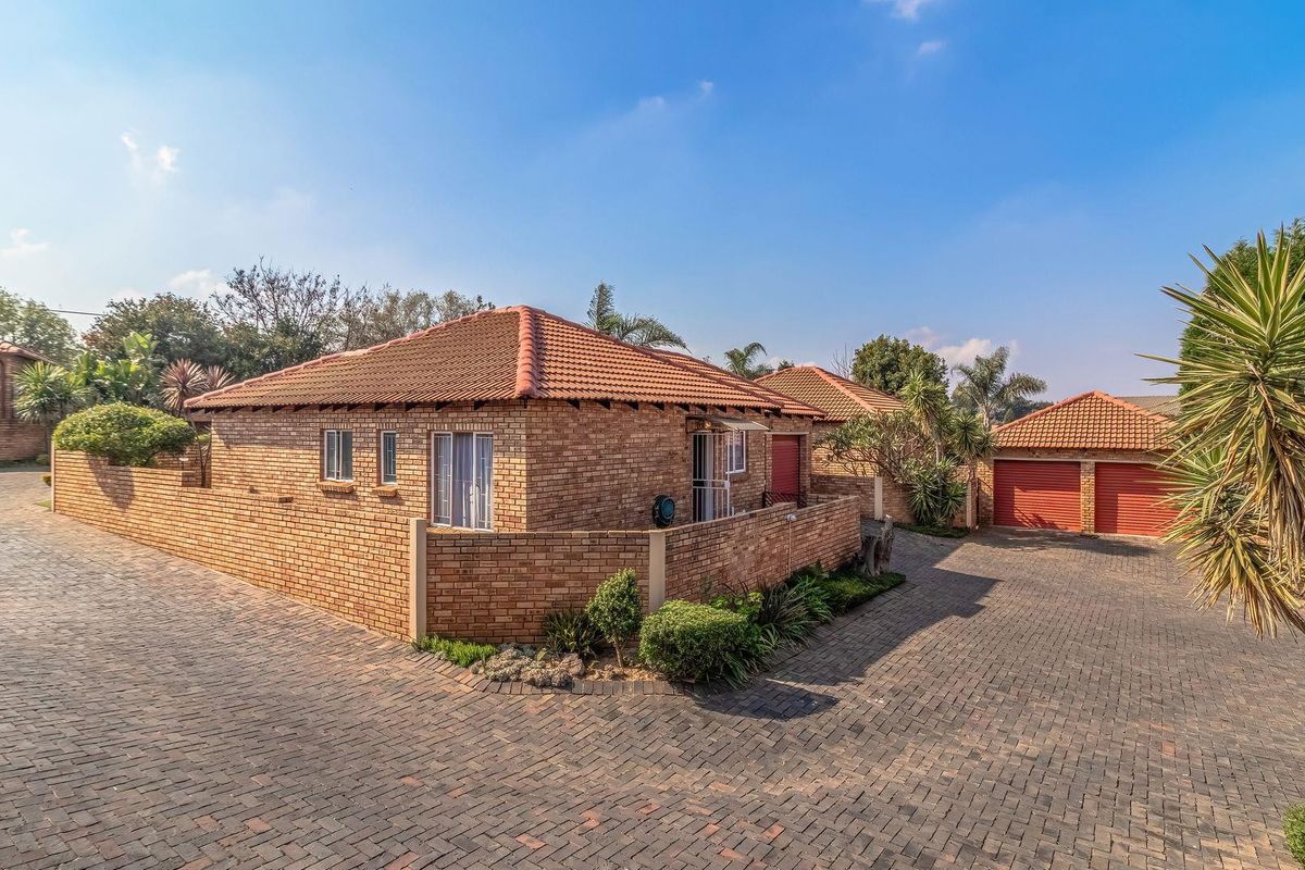 Apartment For Sale in Wilgeheuwel, Roodepoort - Photo 2
