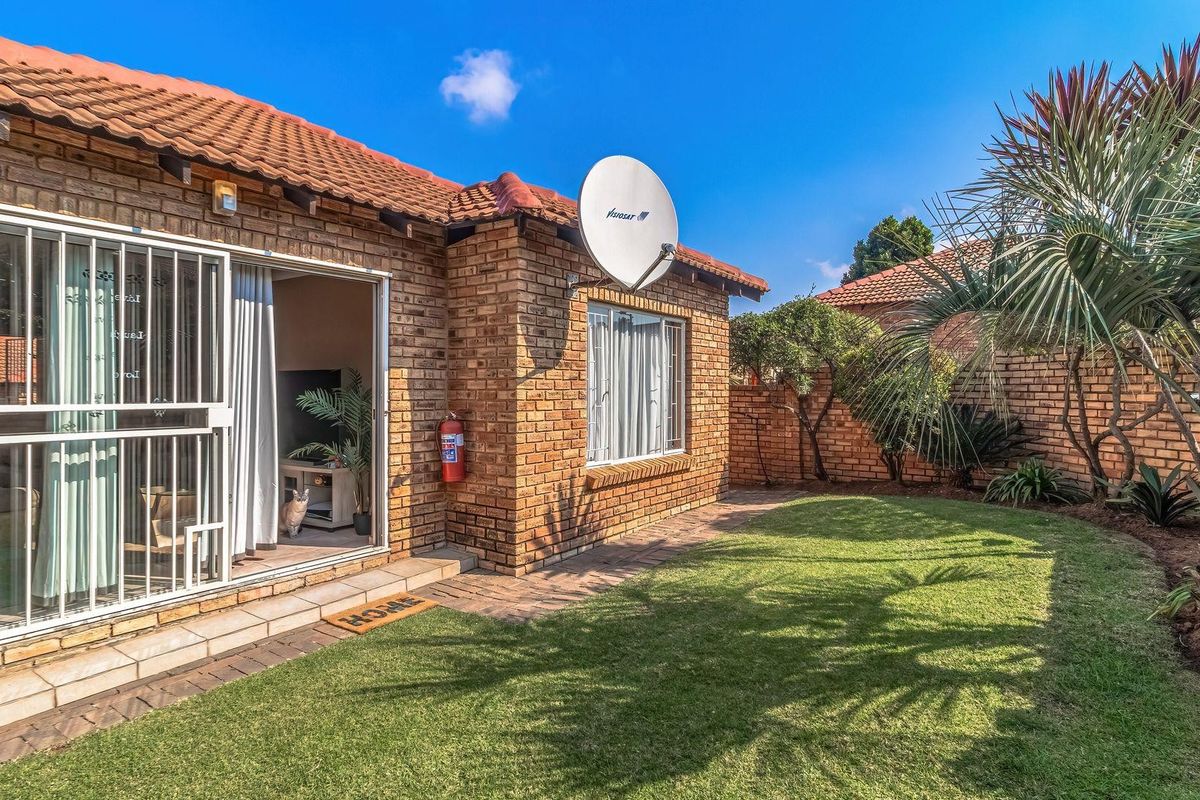 Apartment For Sale in Wilgeheuwel, Roodepoort - Photo 3