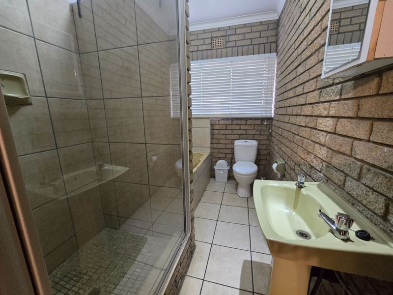 Fully furnished 2-bedroom apartment in the hippo capital of the world. - Photo 10