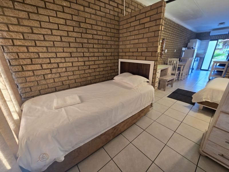 Fully furnished 2-bedroom apartment in the hippo capital of the world. - Photo 9