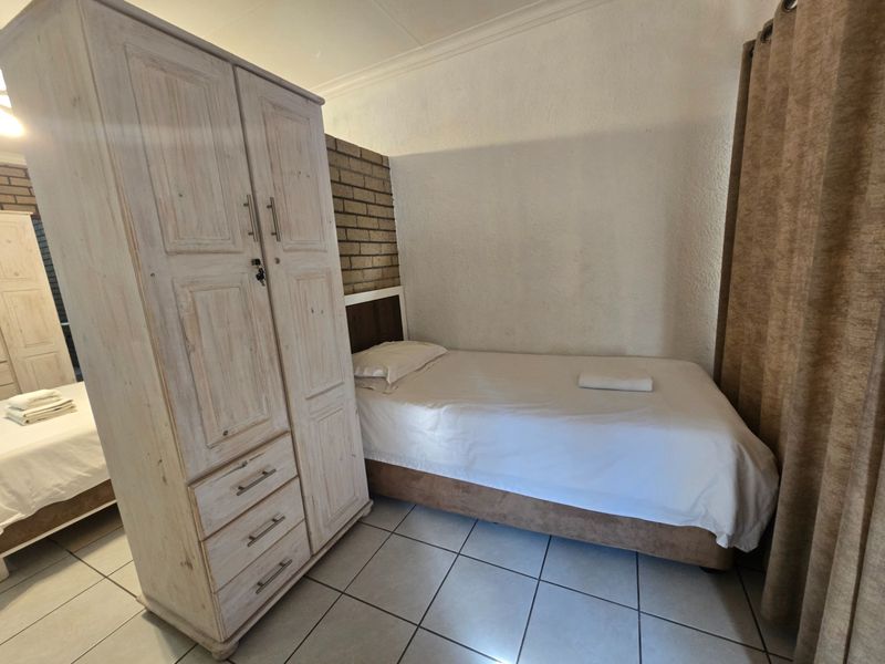 Fully furnished 2-bedroom apartment in the hippo capital of the world. - Photo 8