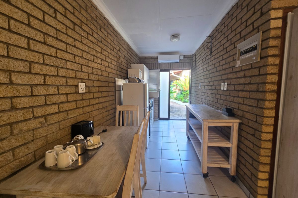 Fully furnished 2-bedroom apartment in the hippo capital of the world. - Photo 4