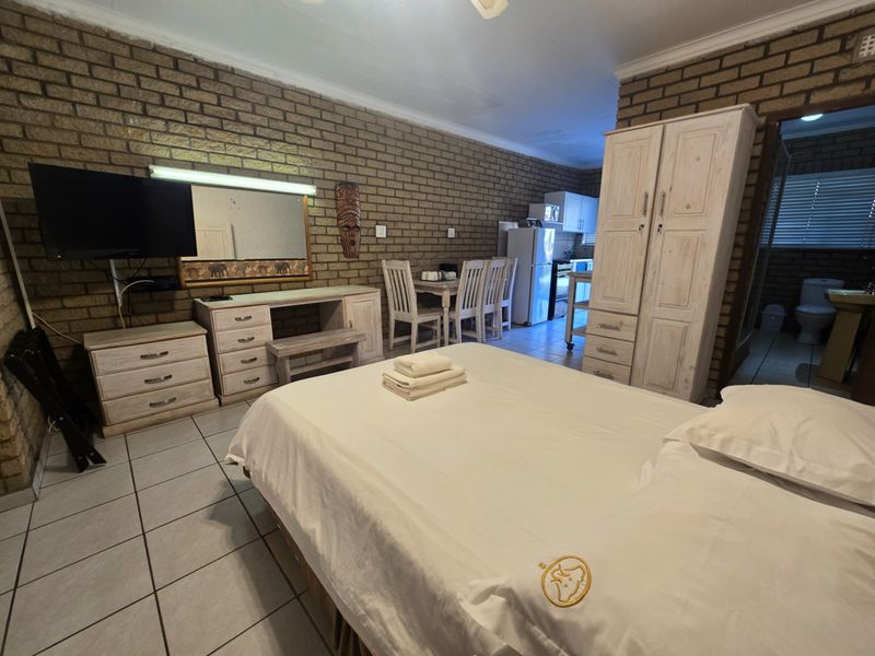 Fully furnished 2-bedroom apartment in the hippo capital of the world. - Photo 6