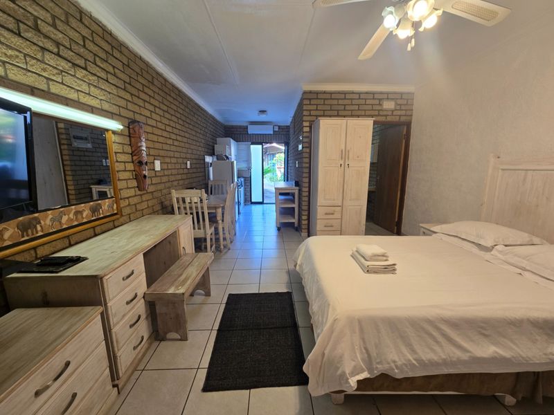 Fully furnished 2-bedroom apartment in the hippo capital of the world. - Photo 7
