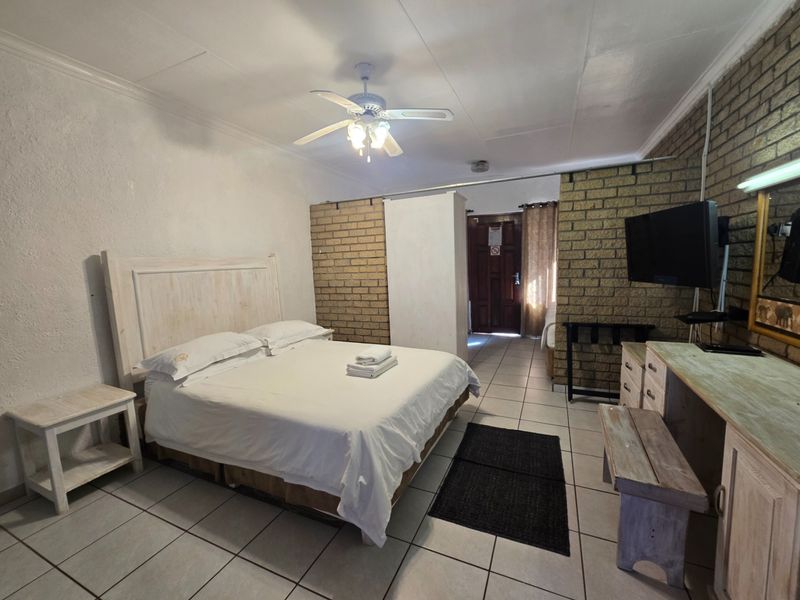Fully furnished 2-bedroom apartment in the hippo capital of the world. - Photo 5