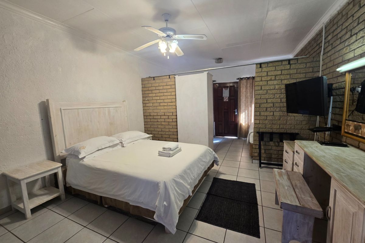 Fully furnished 2-bedroom apartment in the hippo capital of the world. - Photo 5