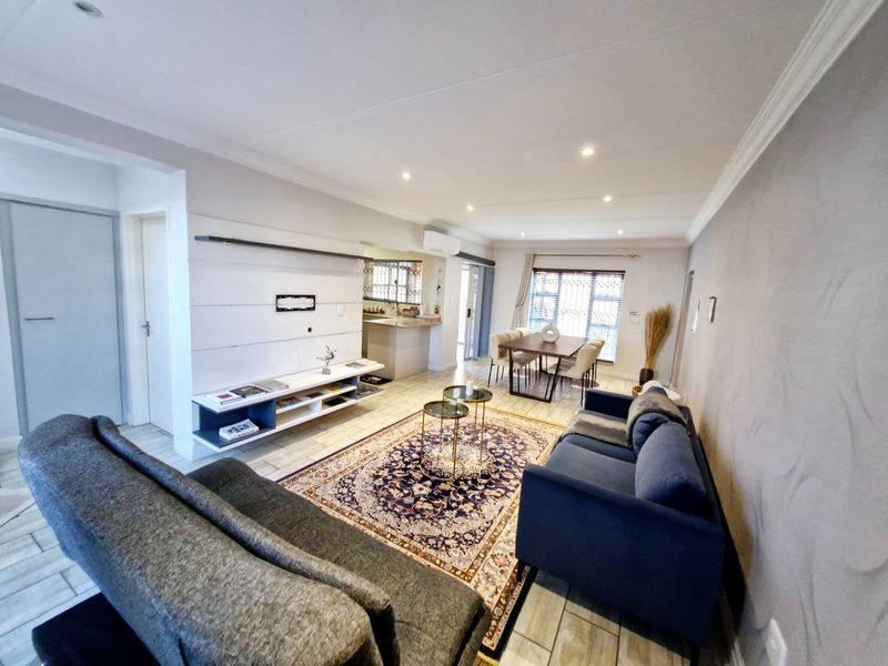 Beautiful 3-Bedroom Pet-Friendly Townhouse To Rent in Northriding - Photo 4