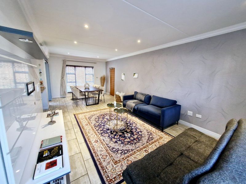 Beautiful 3-Bedroom Pet-Friendly Townhouse To Rent in Northriding - Photo 5