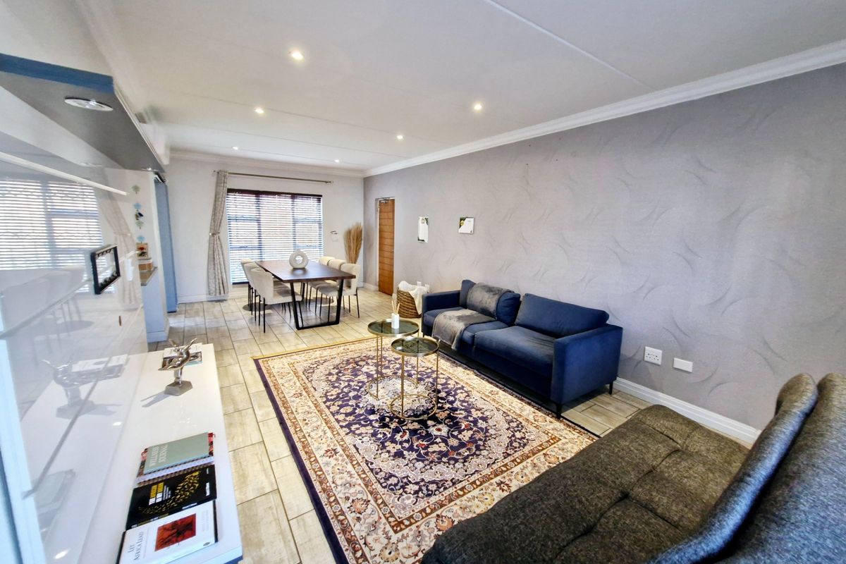 Beautiful 3-Bedroom Pet-Friendly Townhouse To Rent in Northriding - Photo 5