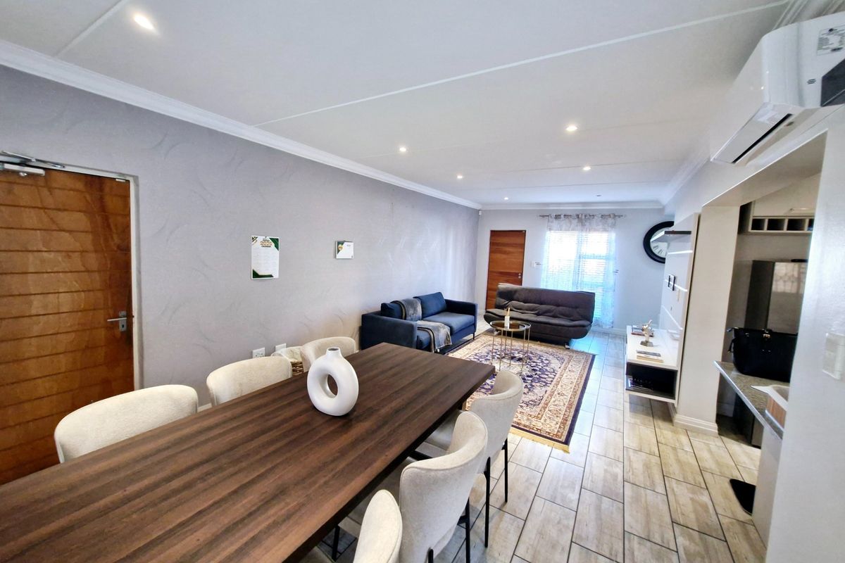 Beautiful 3-Bedroom Pet-Friendly Townhouse To Rent in Northriding - Photo 3