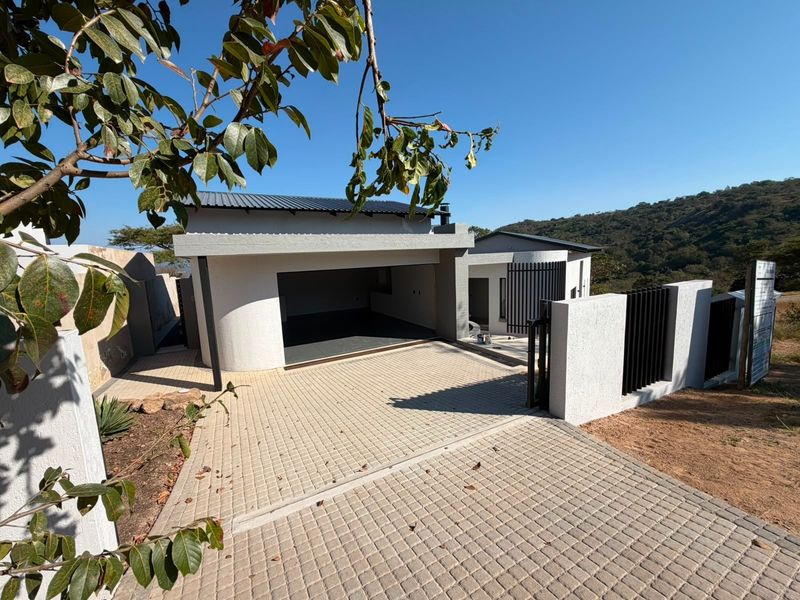 Brand New Luxury Home with Spectacular Views in The Rest Nature Estate - Photo 2