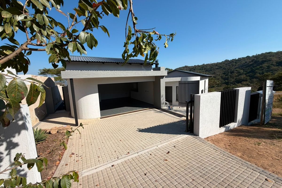 Brand New Luxury Home with Spectacular Views in The Rest Nature Estate - Photo 2