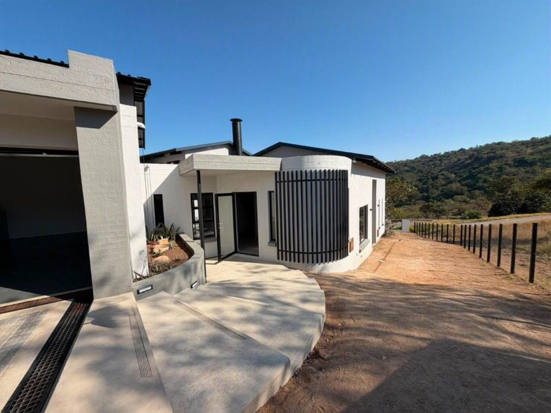 Brand New Luxury Home with Spectacular Views in The Rest Nature Estate - Photo 3