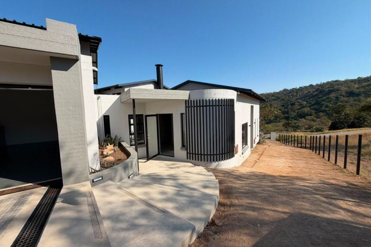 Brand New Luxury Home with Spectacular Views in The Rest Nature Estate - Photo 3