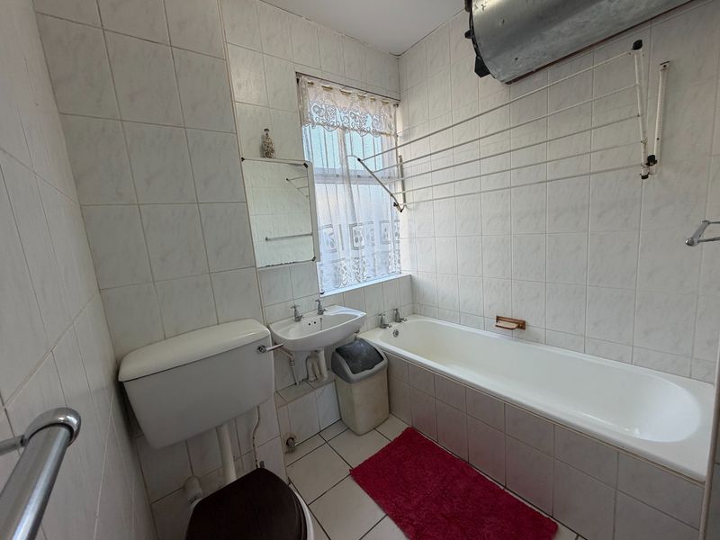 Coastal Living at Its Best  Two Bedroom Apartment in Uvongo - Photo 7