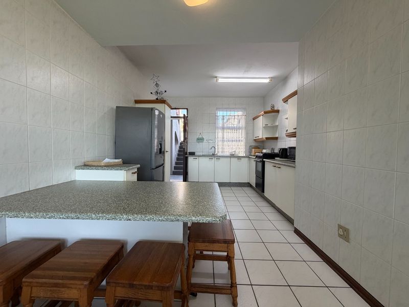 Coastal Living at Its Best  Two Bedroom Apartment in Uvongo - Photo 3