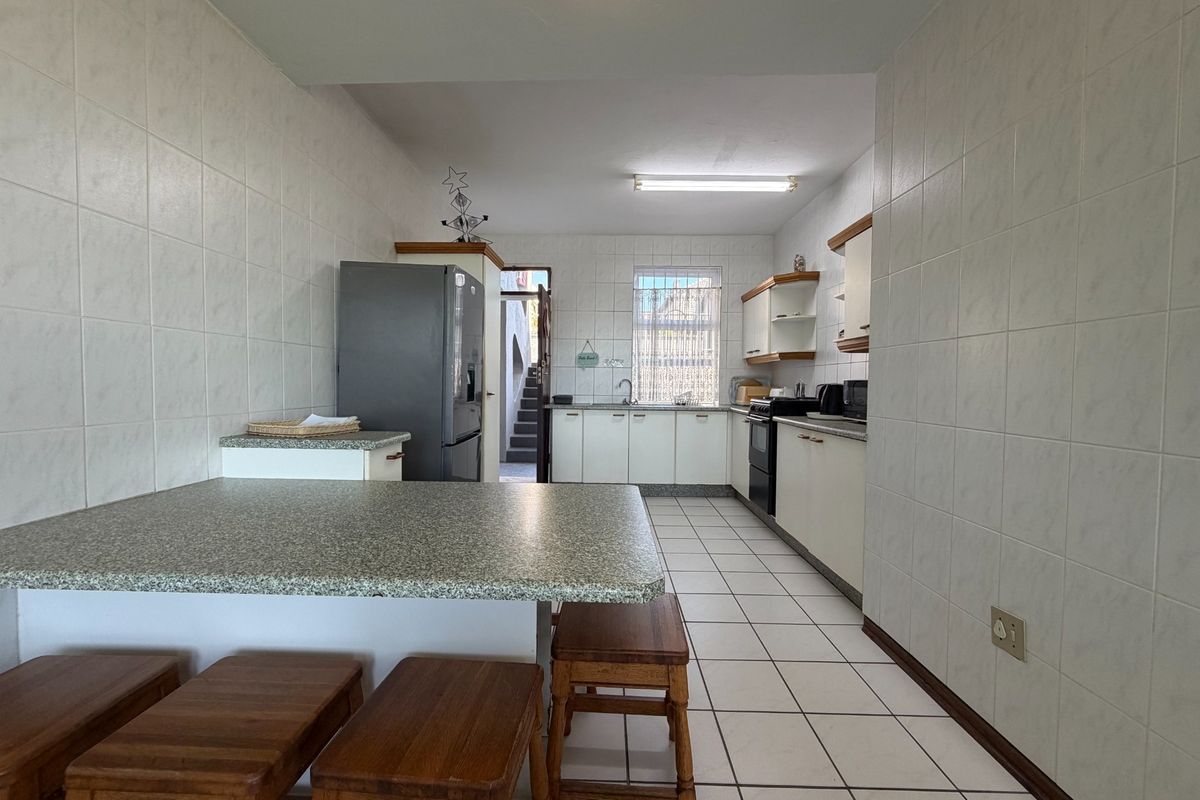Coastal Living at Its Best  Two Bedroom Apartment in Uvongo - Photo 3