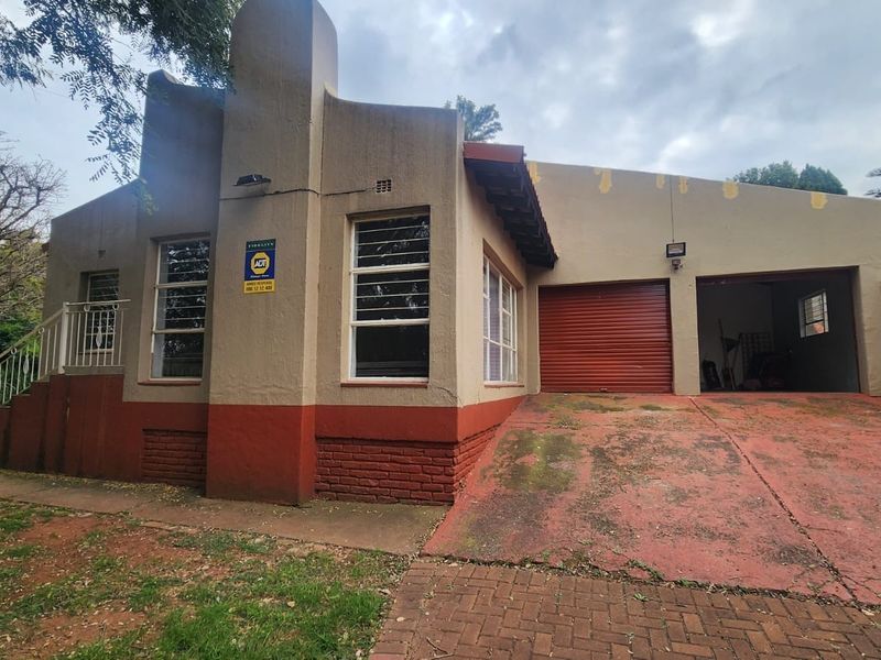 House For Sale in Wilro Park, Roodepoort - Photo 1