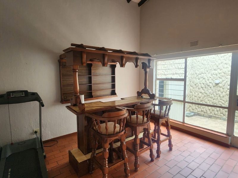 House For Sale in Wilro Park, Roodepoort - Photo 7