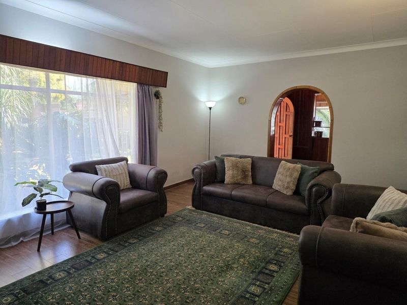Boomed area - 4 Bedroom with Flatlet - Photo 5