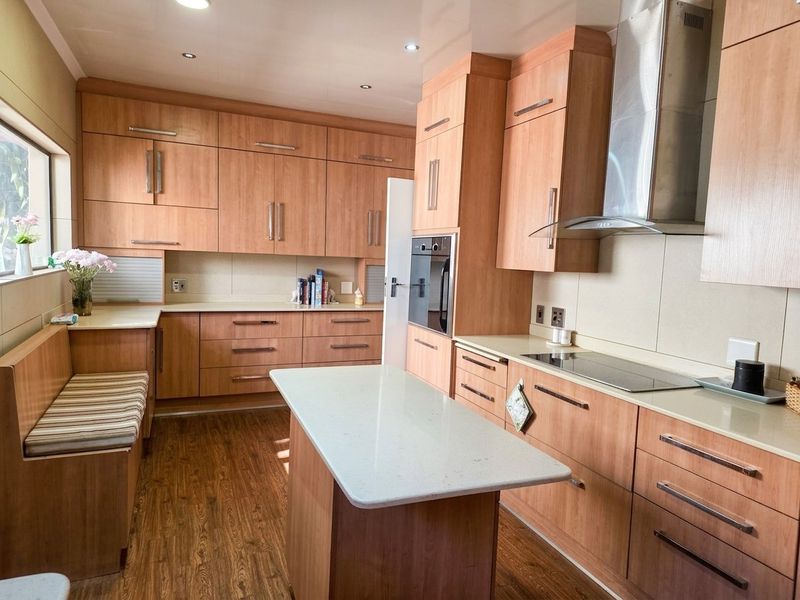 Boomed area - 4 Bedroom with Flatlet - Photo 3