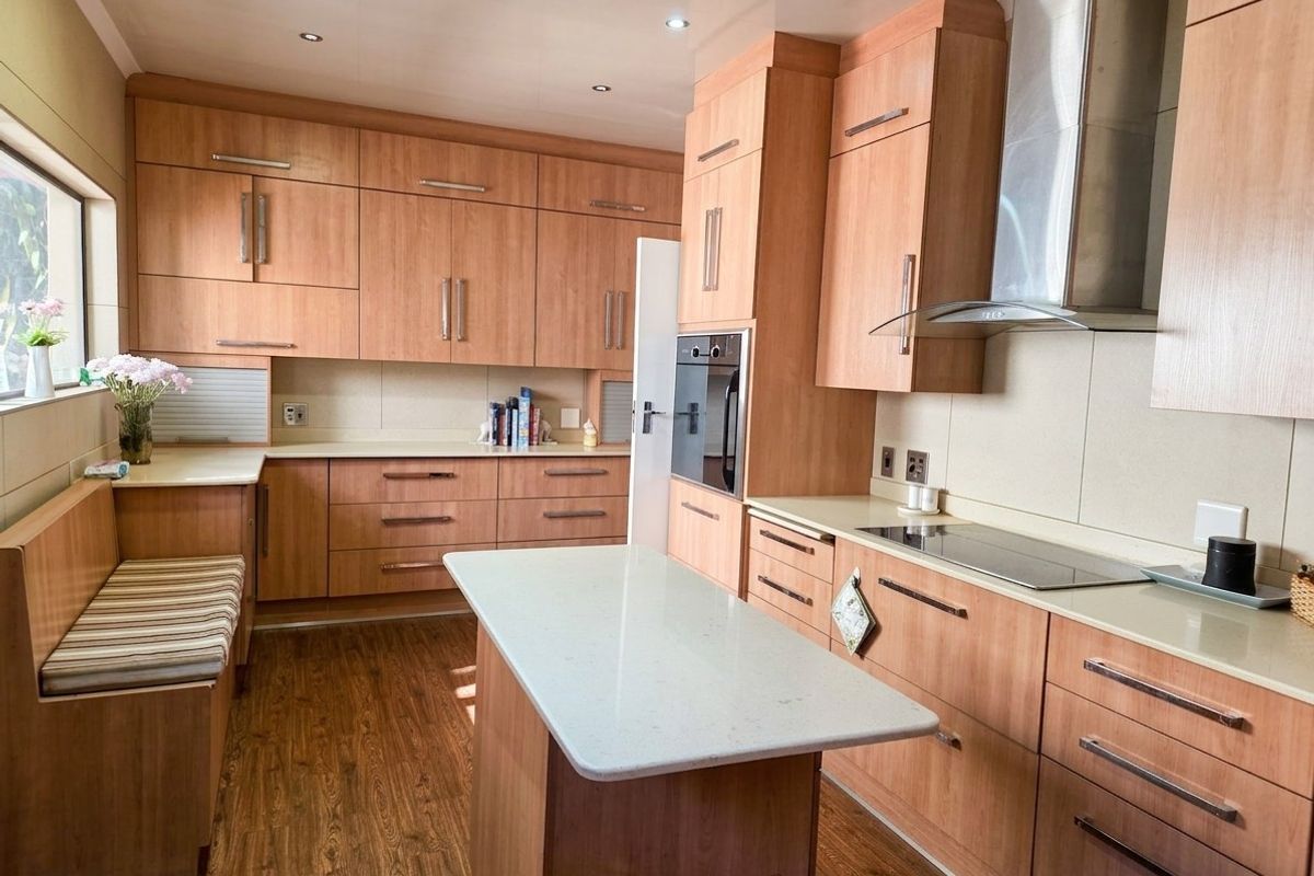 Boomed area - 4 Bedroom with Flatlet - Photo 3