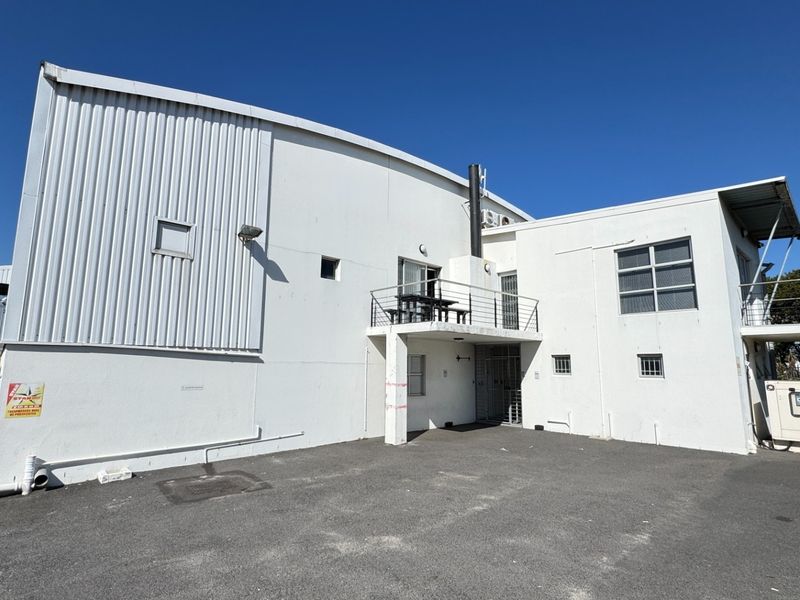 Neat and Secure 1 108m2 Warehouse To Let in Montague Gardens, Cape Town | 100 Amp Power - Photo 4