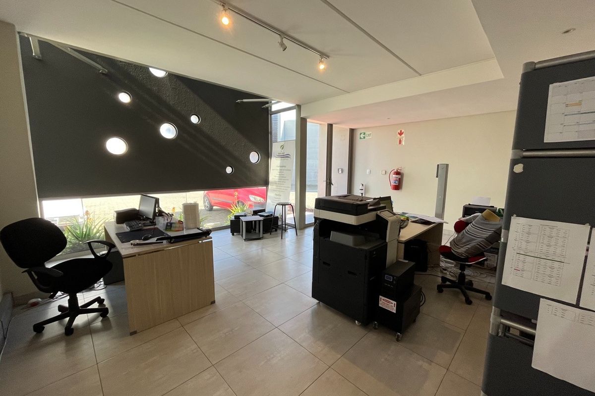 515m2 Warehouse To LET in The Reserve Business Park 1 - Photo 3