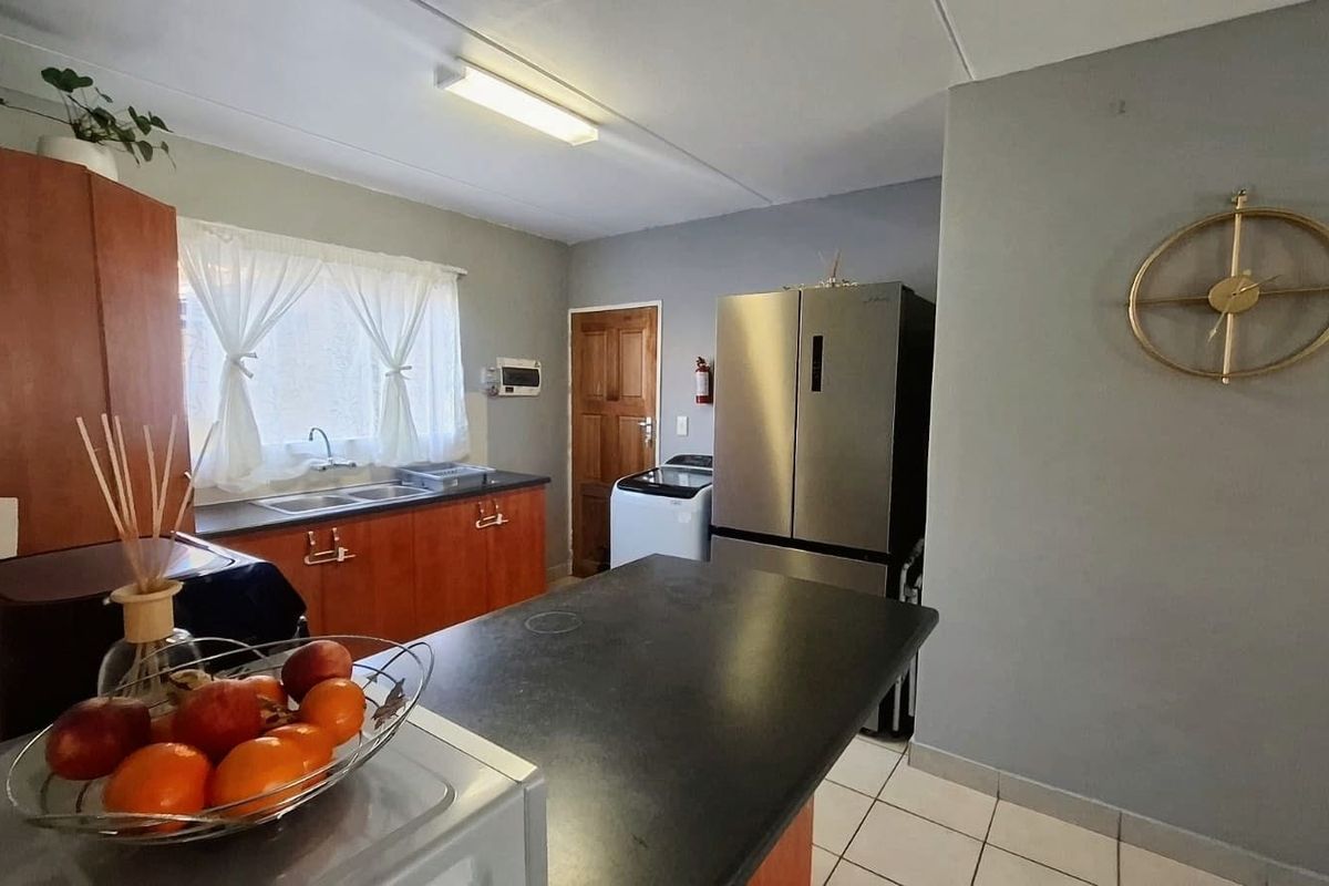 Apartment For Sale in Erand Gardens, Midrand - Photo 4