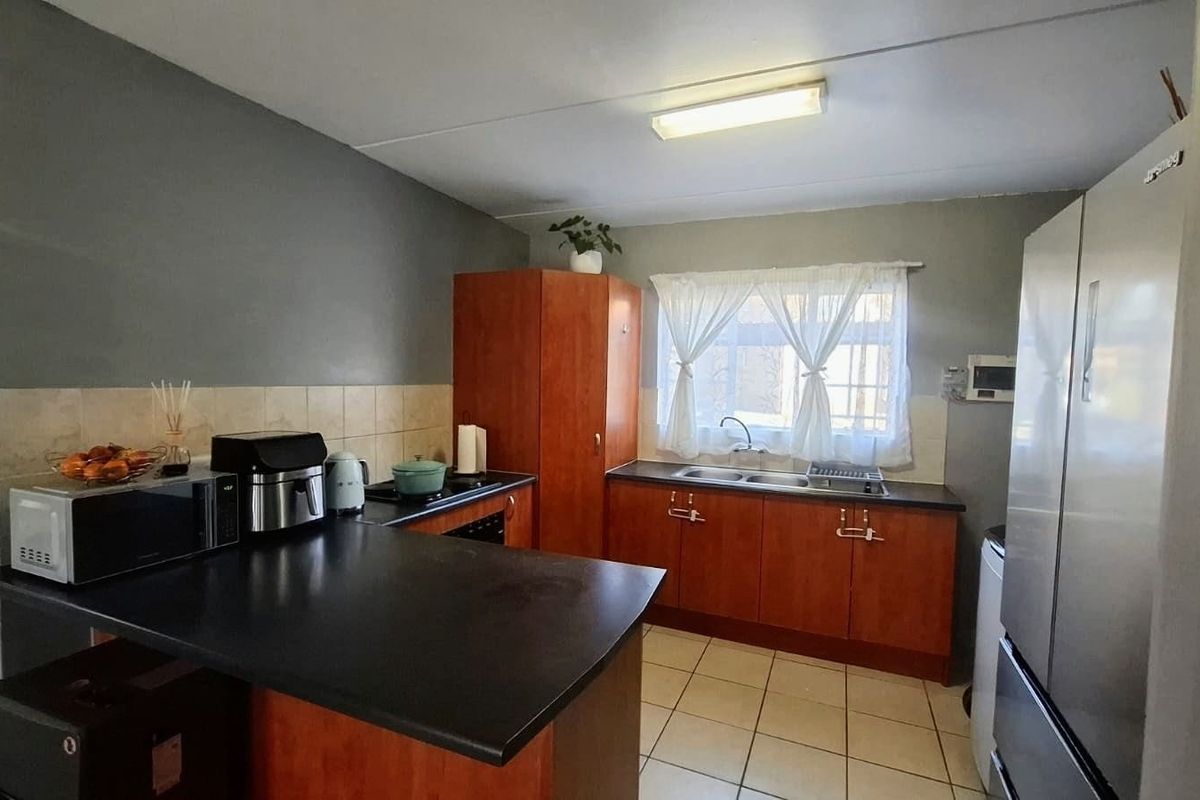 Apartment For Sale in Erand Gardens, Midrand - Photo 5