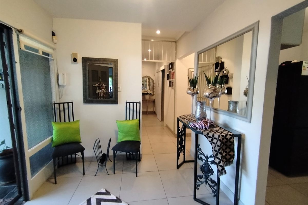 Beautiful 4 Bedroom House For Sale in Grantham Park, Empangeni - Photo 5