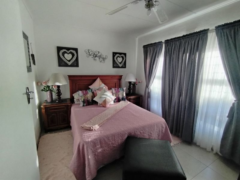 Beautiful 4 Bedroom House For Sale in Grantham Park, Empangeni - Photo 9