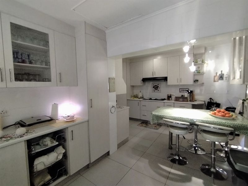 Beautiful 4 Bedroom House For Sale in Grantham Park, Empangeni - Photo 7