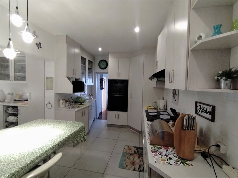 Beautiful 4 Bedroom House For Sale in Grantham Park, Empangeni - Photo 6