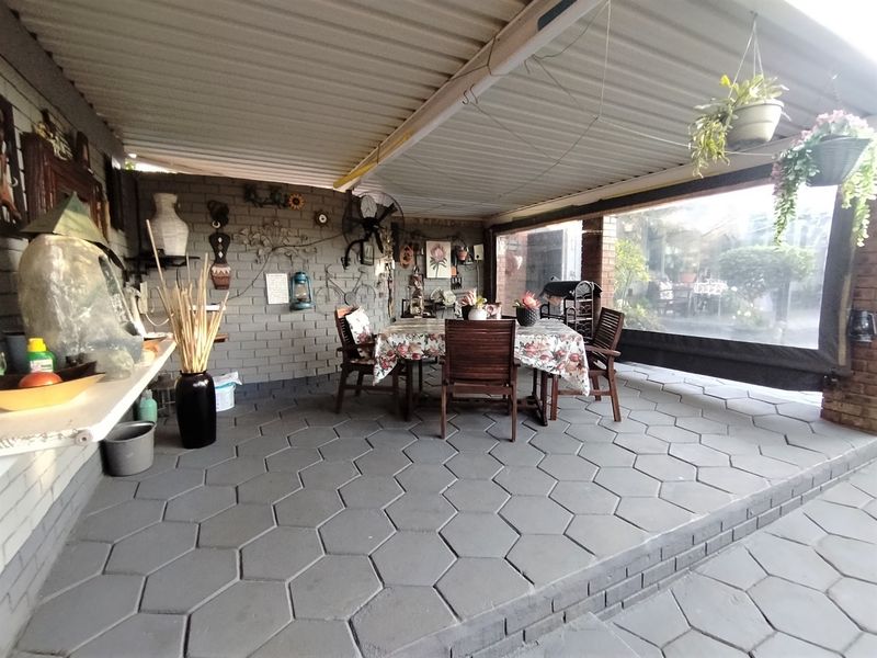 Beautiful 4 Bedroom House For Sale in Grantham Park, Empangeni - Photo 4