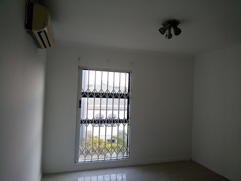 Apartment in Umhlanga, KwaZulu Natal - Photo 5
