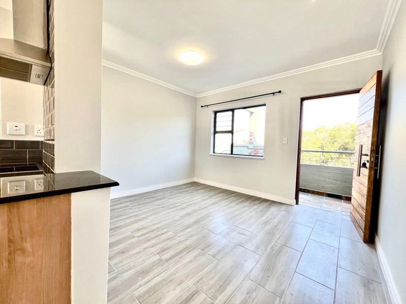 Stylish Two-Bedroom, Two-Bathroom Upstairs Apartment - Photo 9