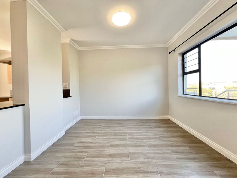 Stylish Two-Bedroom, Two-Bathroom Upstairs Apartment - Photo 8