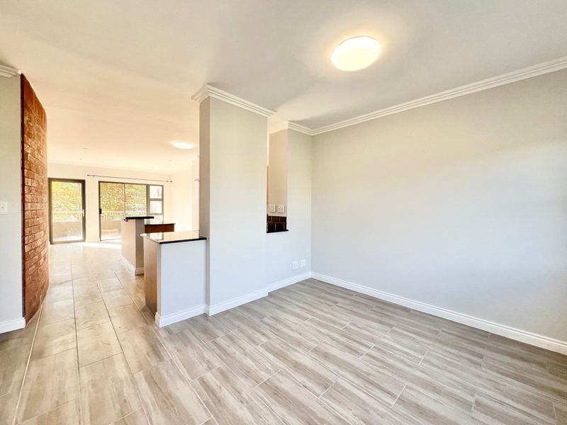 Stylish Two-Bedroom, Two-Bathroom Upstairs Apartment - Photo 7