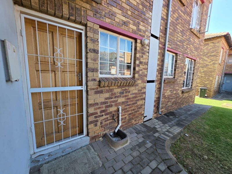 Ground Floor Apartment To Rent in Erand Gardens, Midrand - Photo 1