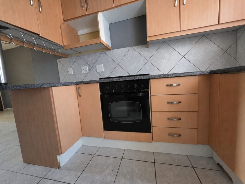 Ground Floor Apartment To Rent in Erand Gardens, Midrand - Photo 4
