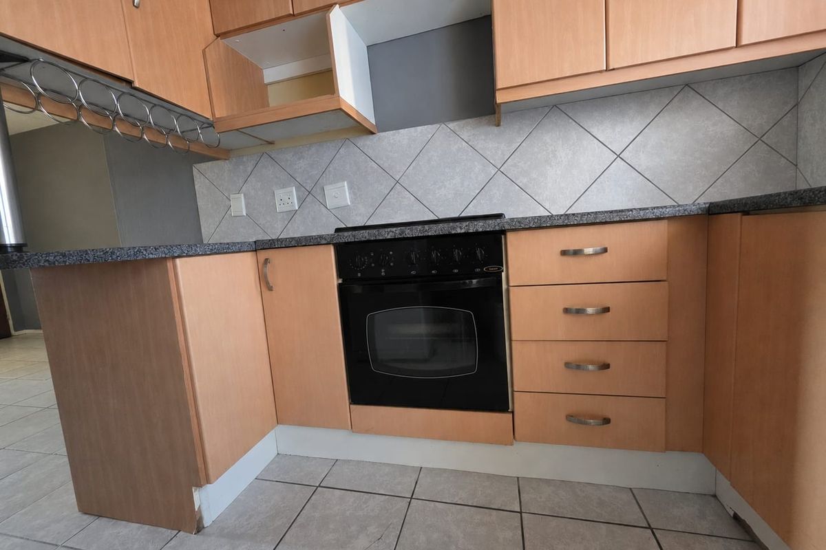 Ground Floor Apartment To Rent in Erand Gardens, Midrand - Photo 4
