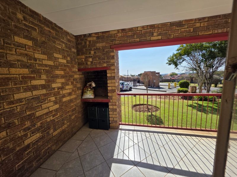 Ground Floor Apartment To Rent in Erand Gardens, Midrand - Photo 9