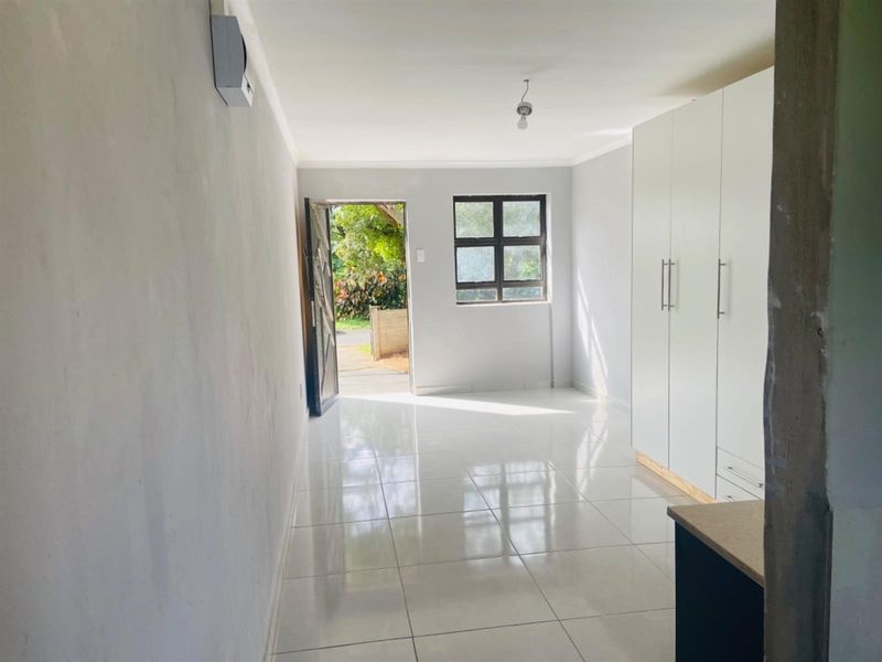 Cottage To Rent in Athlone Park, Amanzimtoti, KwaZulu Natal - Photo 4