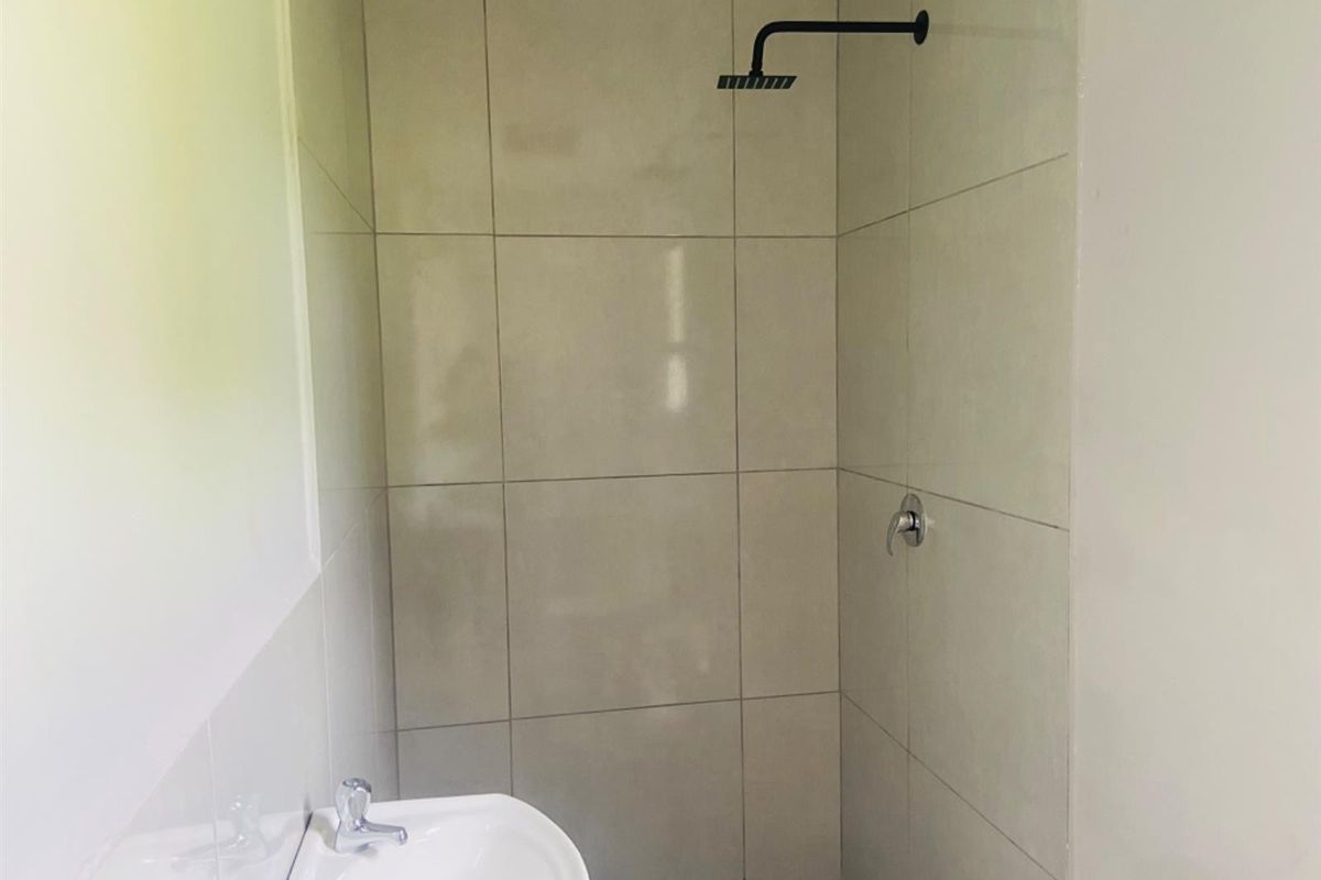 Cottage To Rent in Athlone Park, Amanzimtoti, KwaZulu Natal - Photo 5