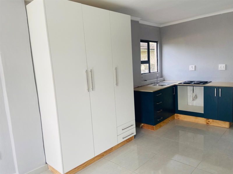Cottage To Rent in Athlone Park, Amanzimtoti, KwaZulu Natal - Photo 2